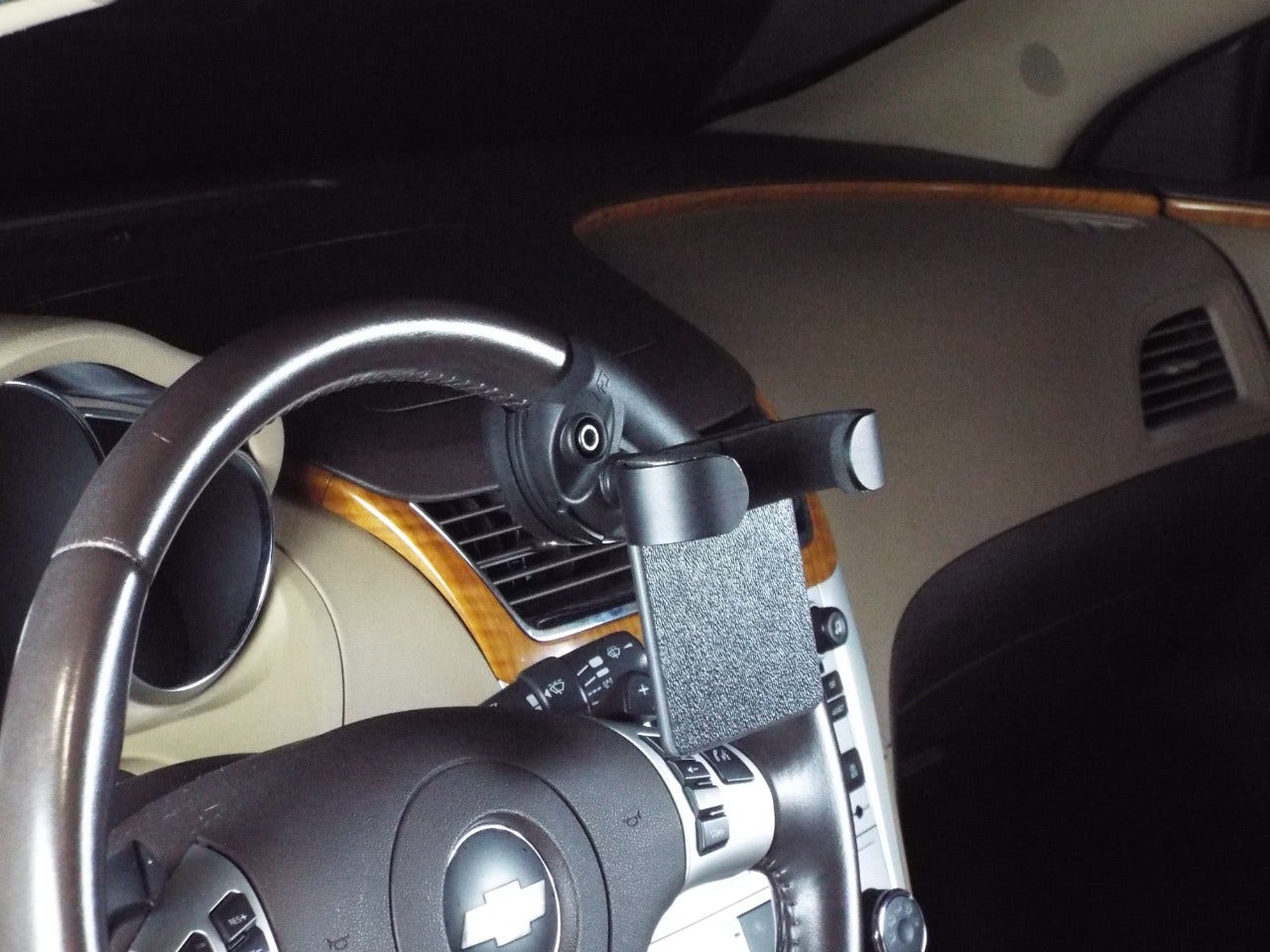 palm grip steering driving aid