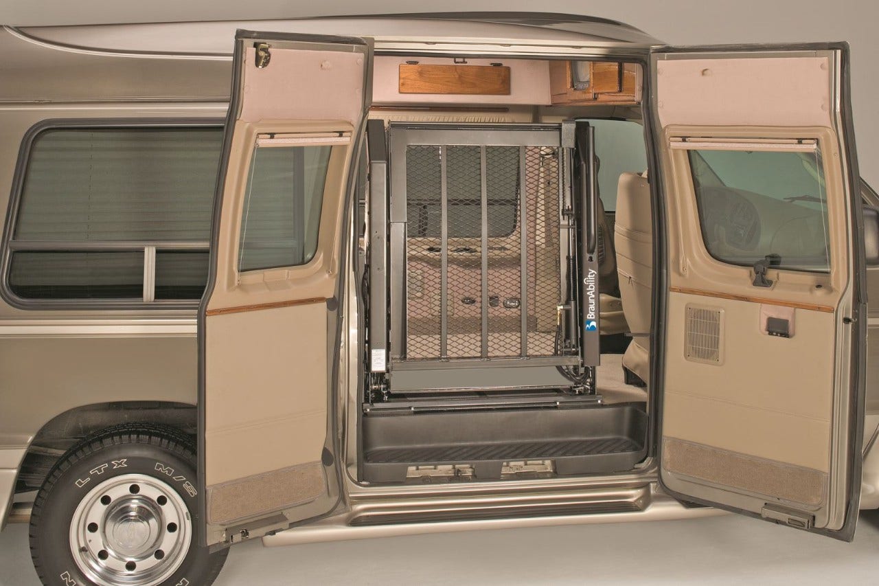 Side-entry platform for tight parking situations 