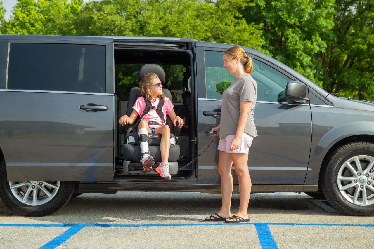 Turny Evo Turning Transfer Seat in use child