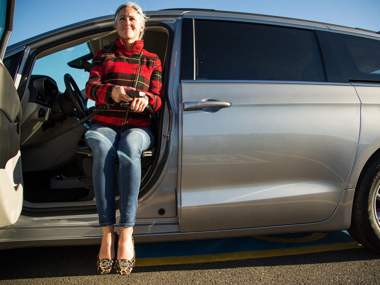 Adapt Solutions Asento XL-Seat woman on seat