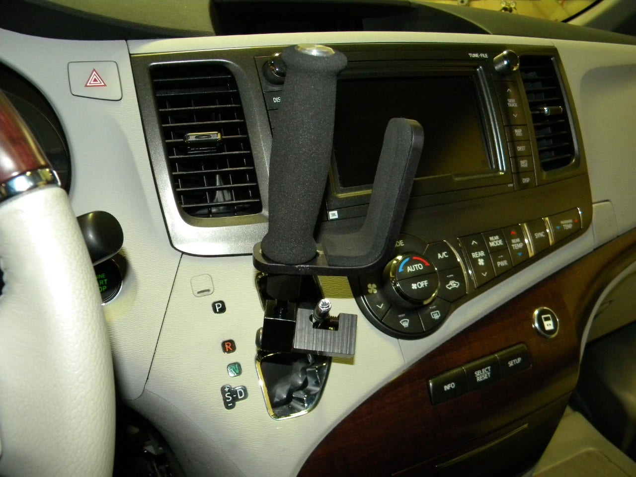 gated gear selector extension - vertical driving aid