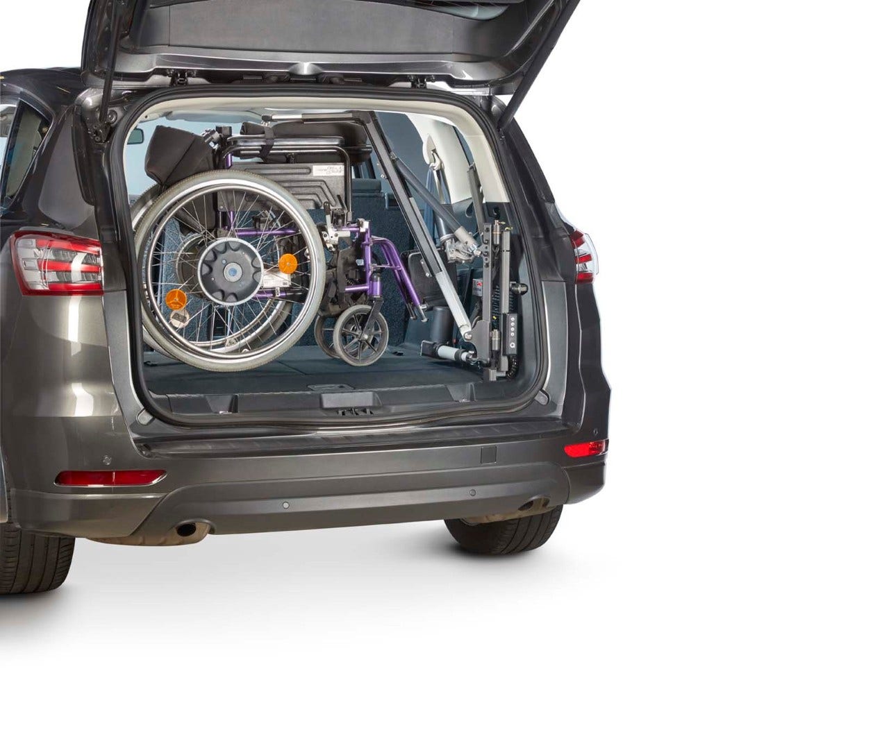 Autochair Smart Lifter Hoist Lift Installed in Vehicle with Mobility Scooter