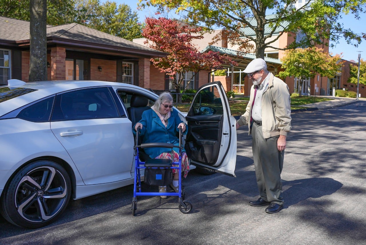 BraunAbility Turny Manual Swivel Seat couple seniors