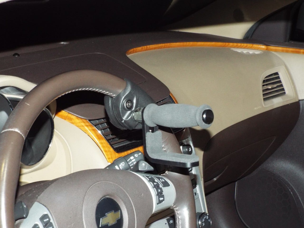 v-grip steering driving aid