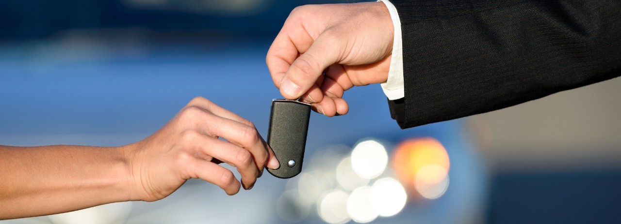 person handing over keys for wheelchair accesible van rental