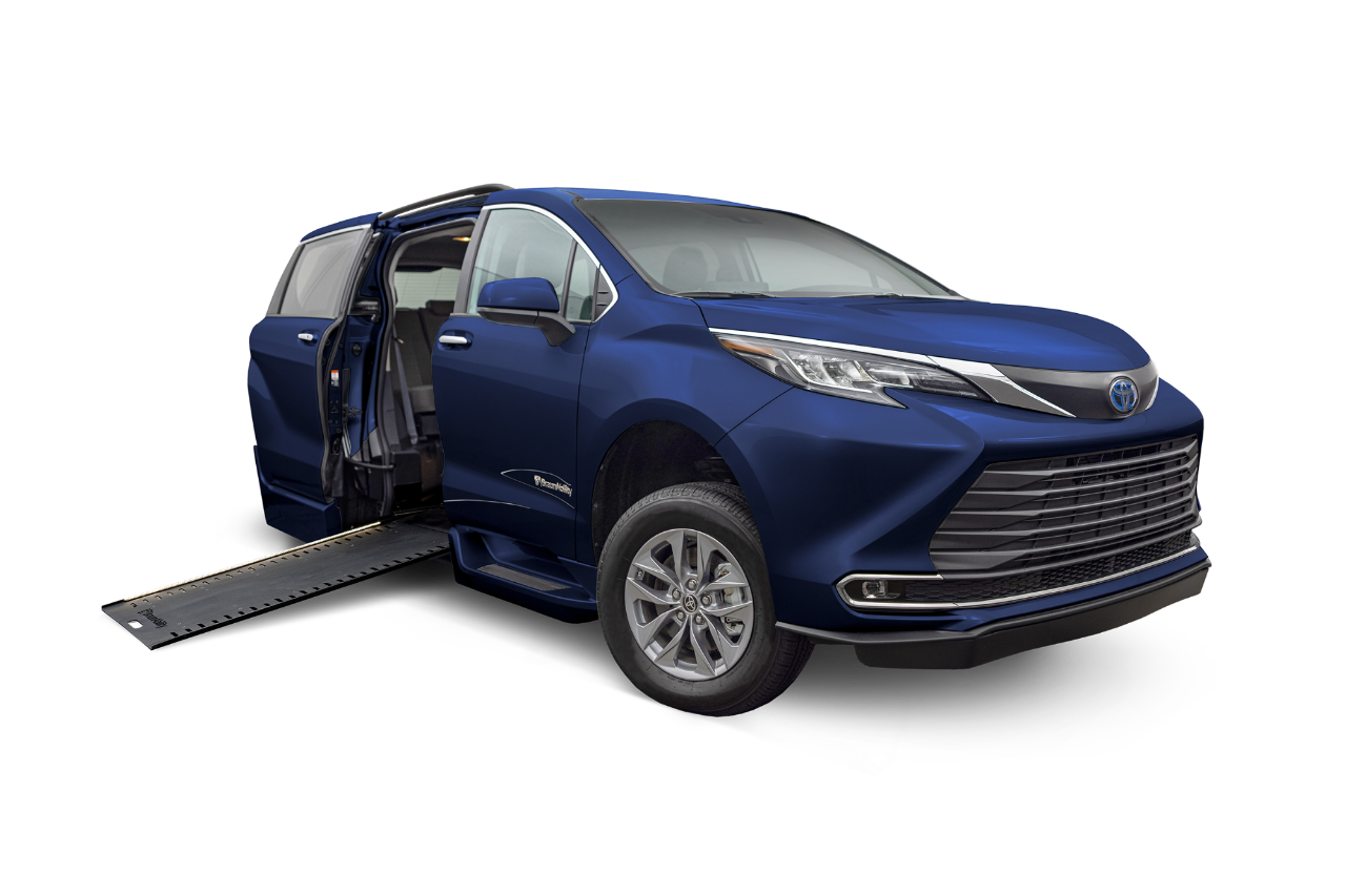 2024 Toyota Sienna Hybrid XLE Plus Infloor Xi Wheelchair Van