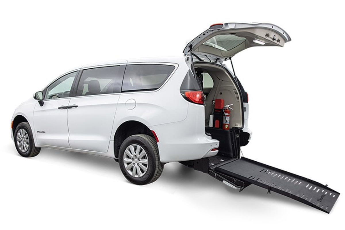 Commercial ADA Chrysler Voyager Rear Entry Wheelchair Van