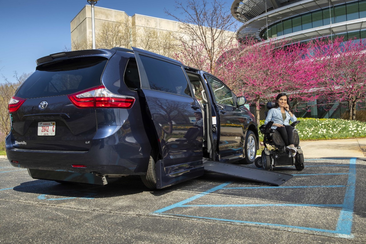 Black BraunAbility Toyota Sienna Hybrid InFloor